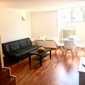 Apartment Yourvacanza Navigli Loft, Milan